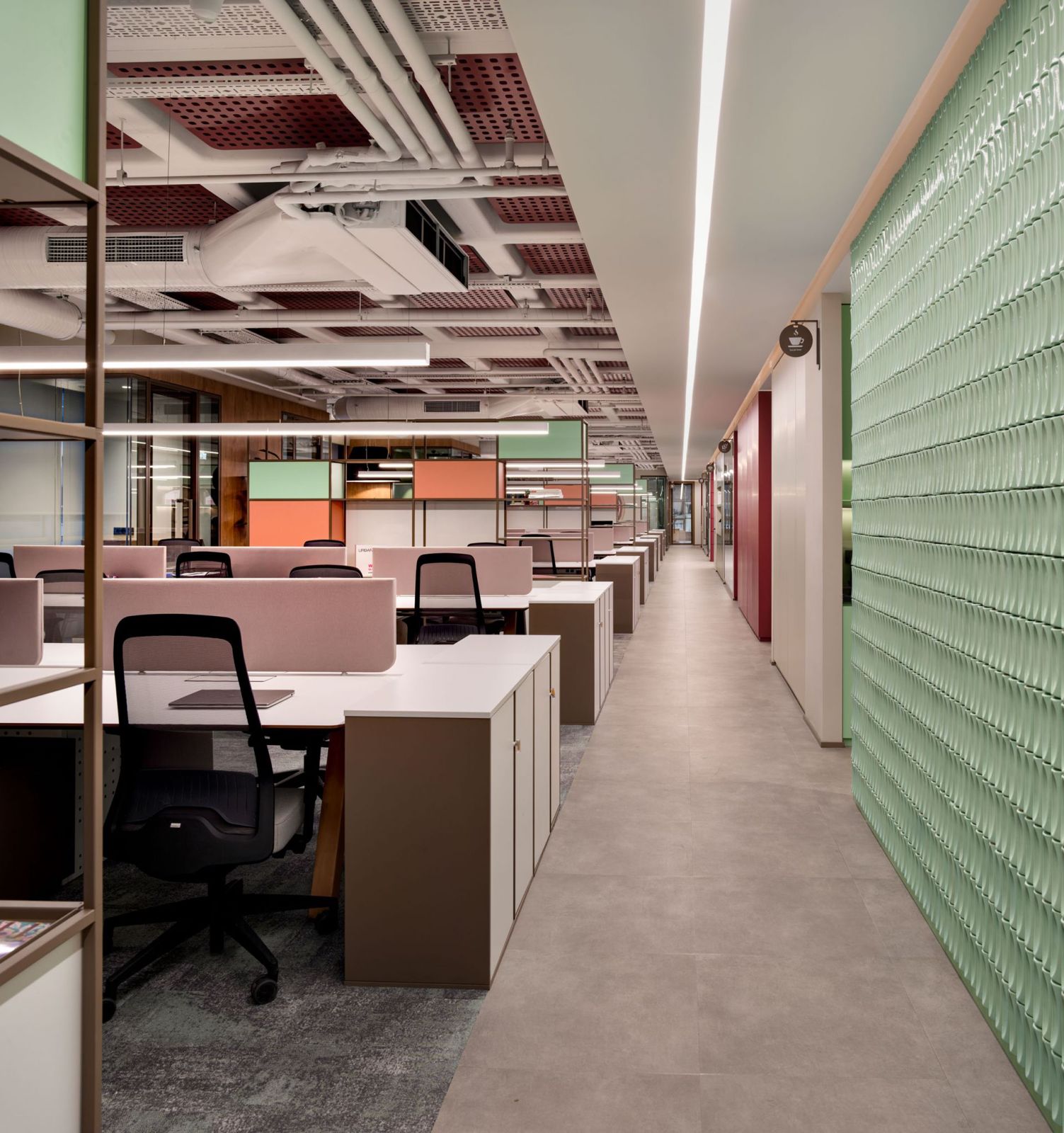 Selen Kozmetik lighting showcase